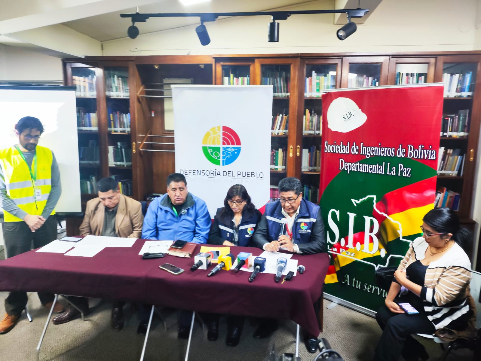 Defensoría del Pueblo emite recomendaciones a gobiernos municipales de La Paz y El Alto para una adecuada gestión de las represas y cuidado del agua