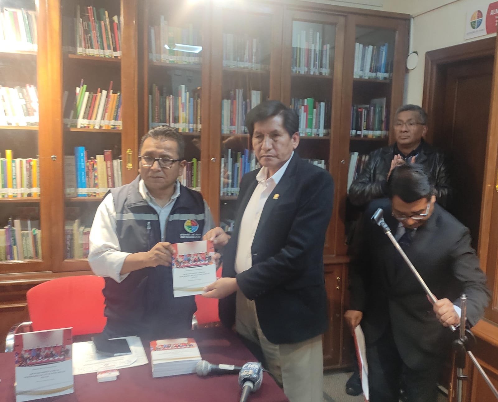 Defensor del Pueblo recibe misión de promover la gestión de políticas públicas sobre el uso de mercurio en Bolivia