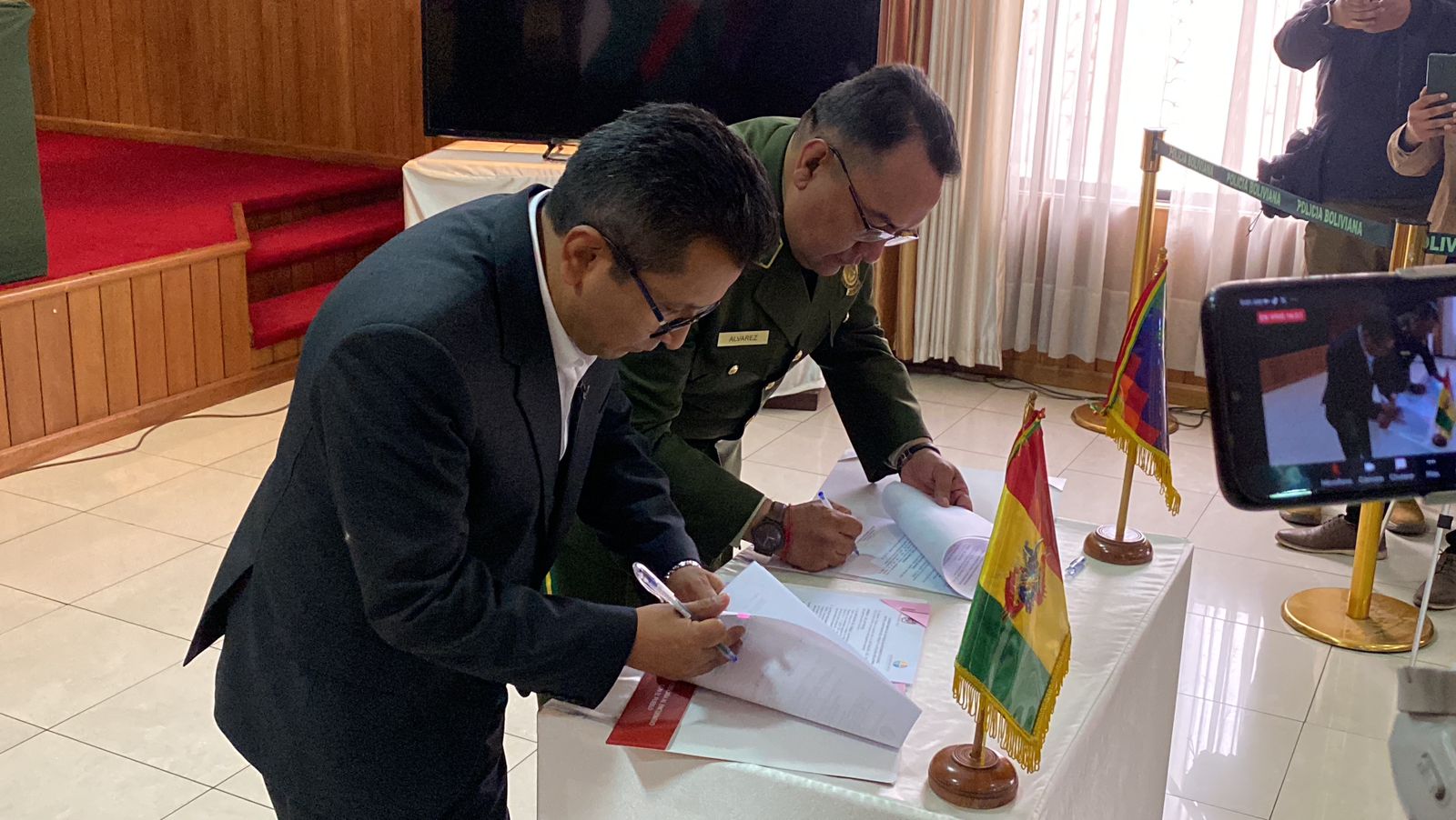 Defensoría del Pueblo y Policía Boliviana firman convenio interinstitucional para unificar esfuerzos por los Derechos Humanos